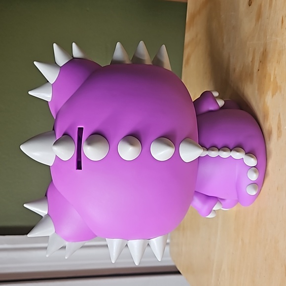 HELLO KITTY KAIJU FIGURAL BANK - Picture 4 of 9